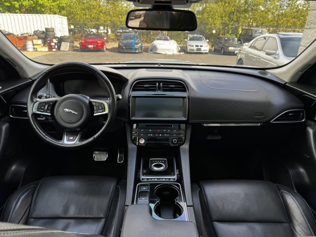 Used 2017 Jaguar F-PACE S image 20