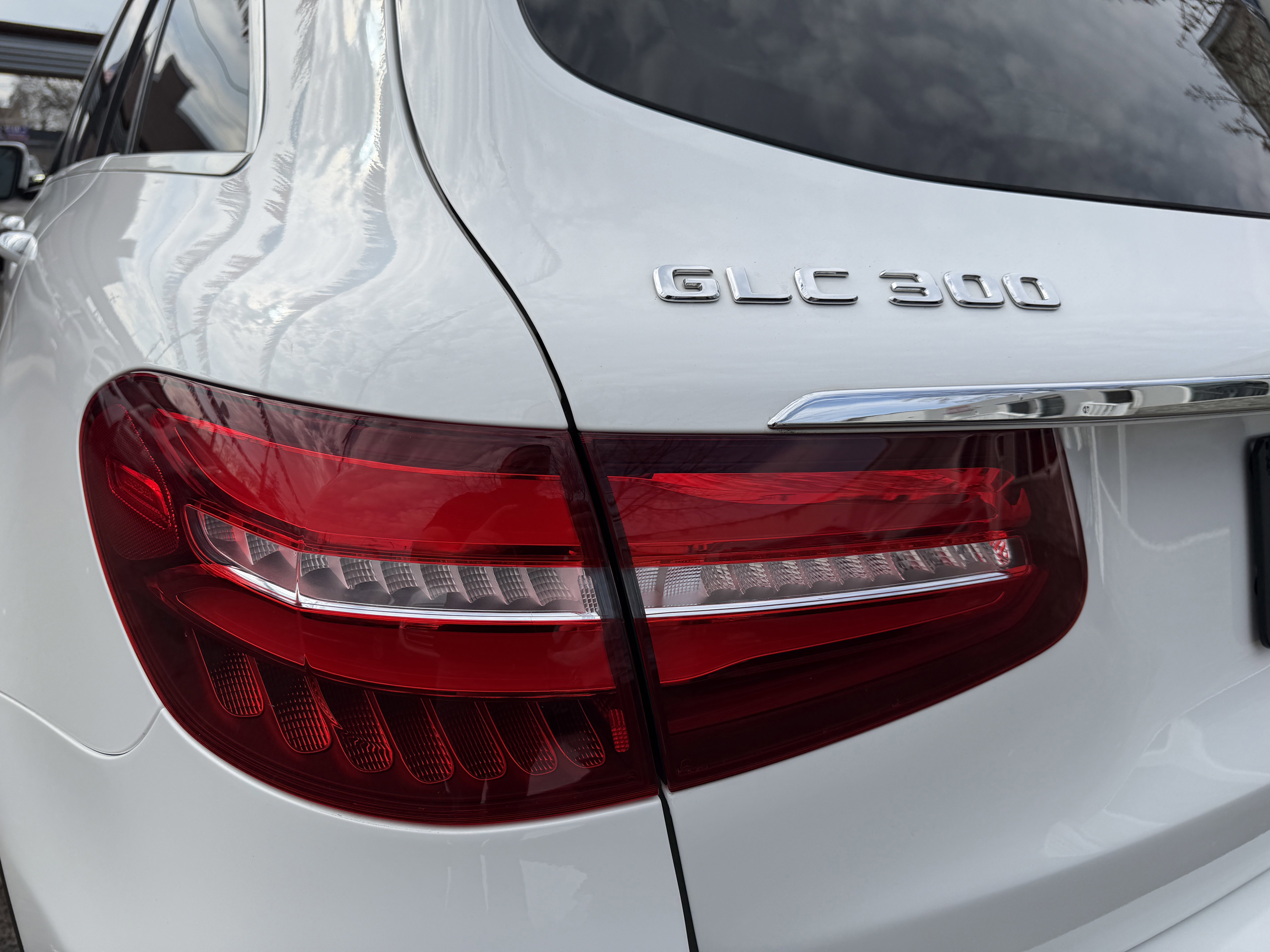 Used 2019 Mercedes-Benz GLC 300 4MATIC w/ Multimedia Package image 15