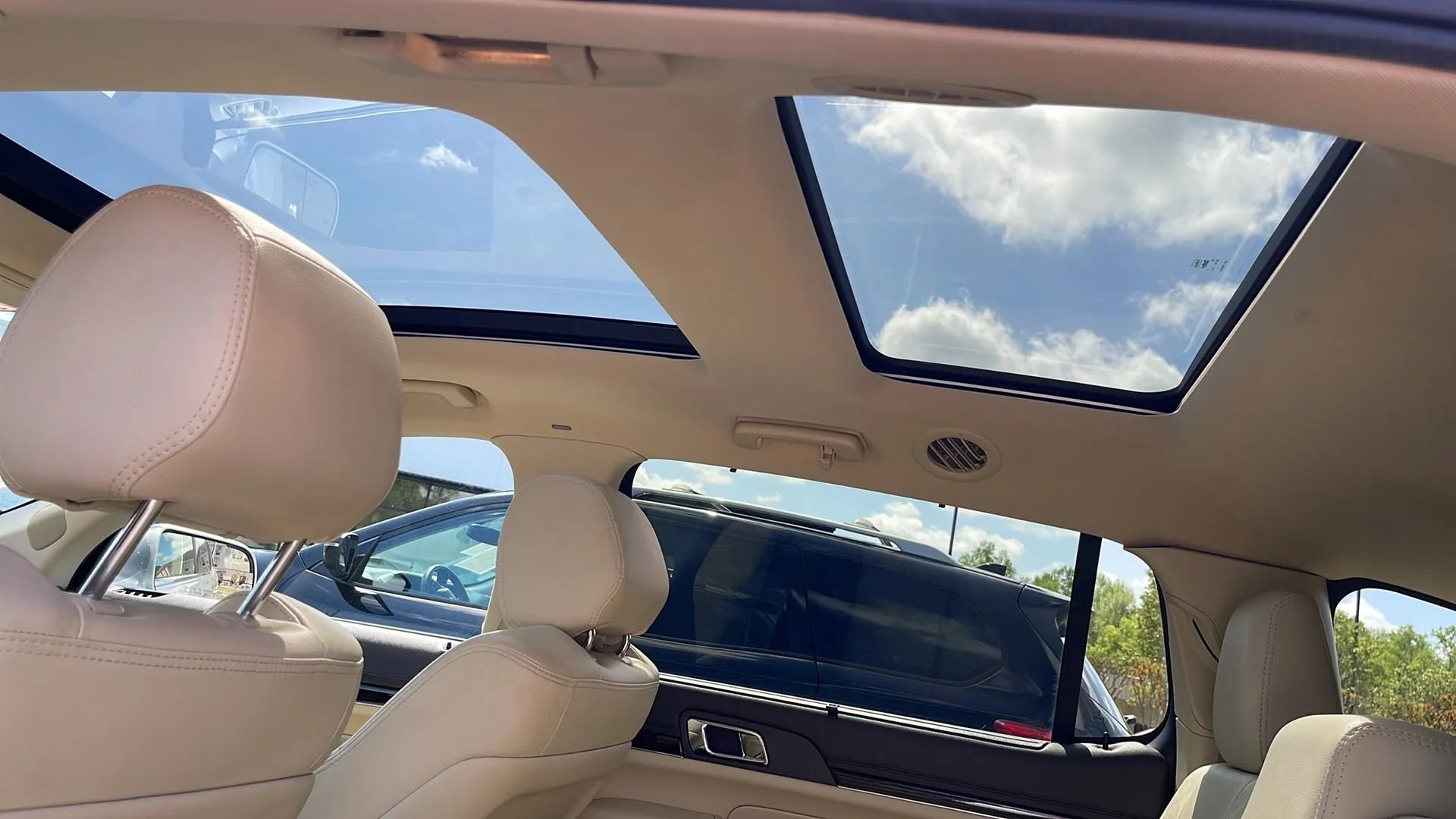 Used 2014 Lincoln MKT FWD image 25