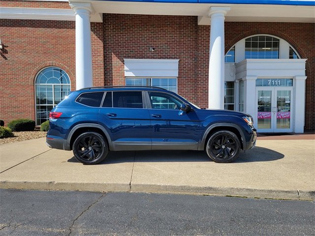 Used 2022 Volkswagen Atlas SE w/ Black Wheel Package image 4