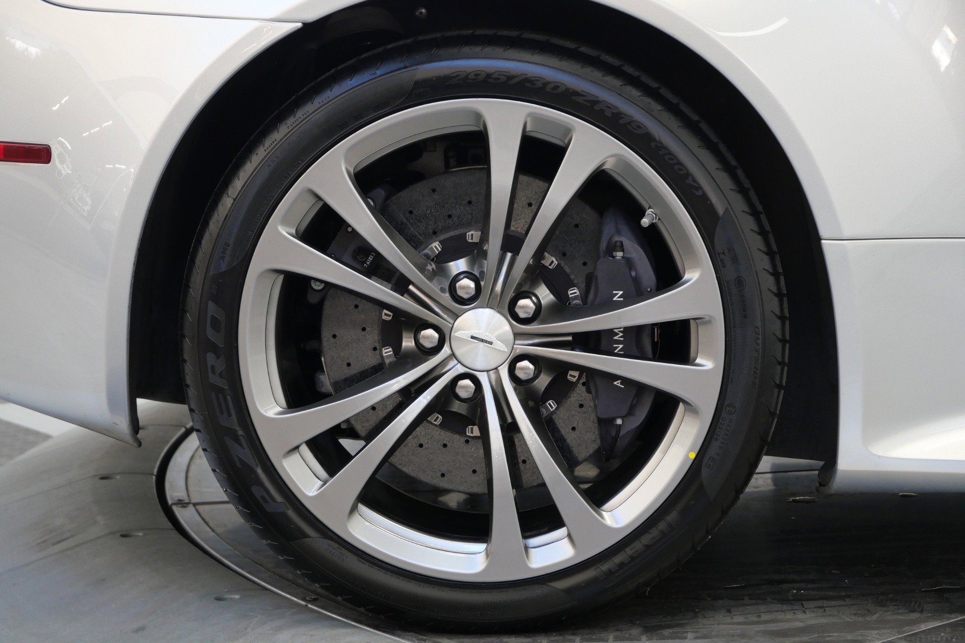 Used 2017 Aston Martin V12 Vantage S RWD image 45