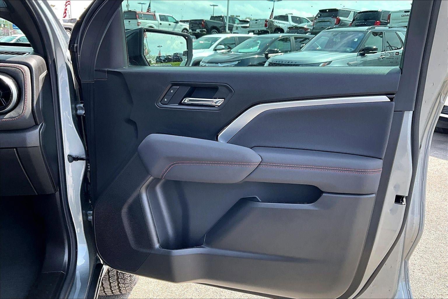Used 2025 Chevrolet Colorado Z71 image 25