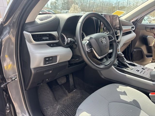 Used 2023 Toyota Highlander LE AWD/4WD image 24