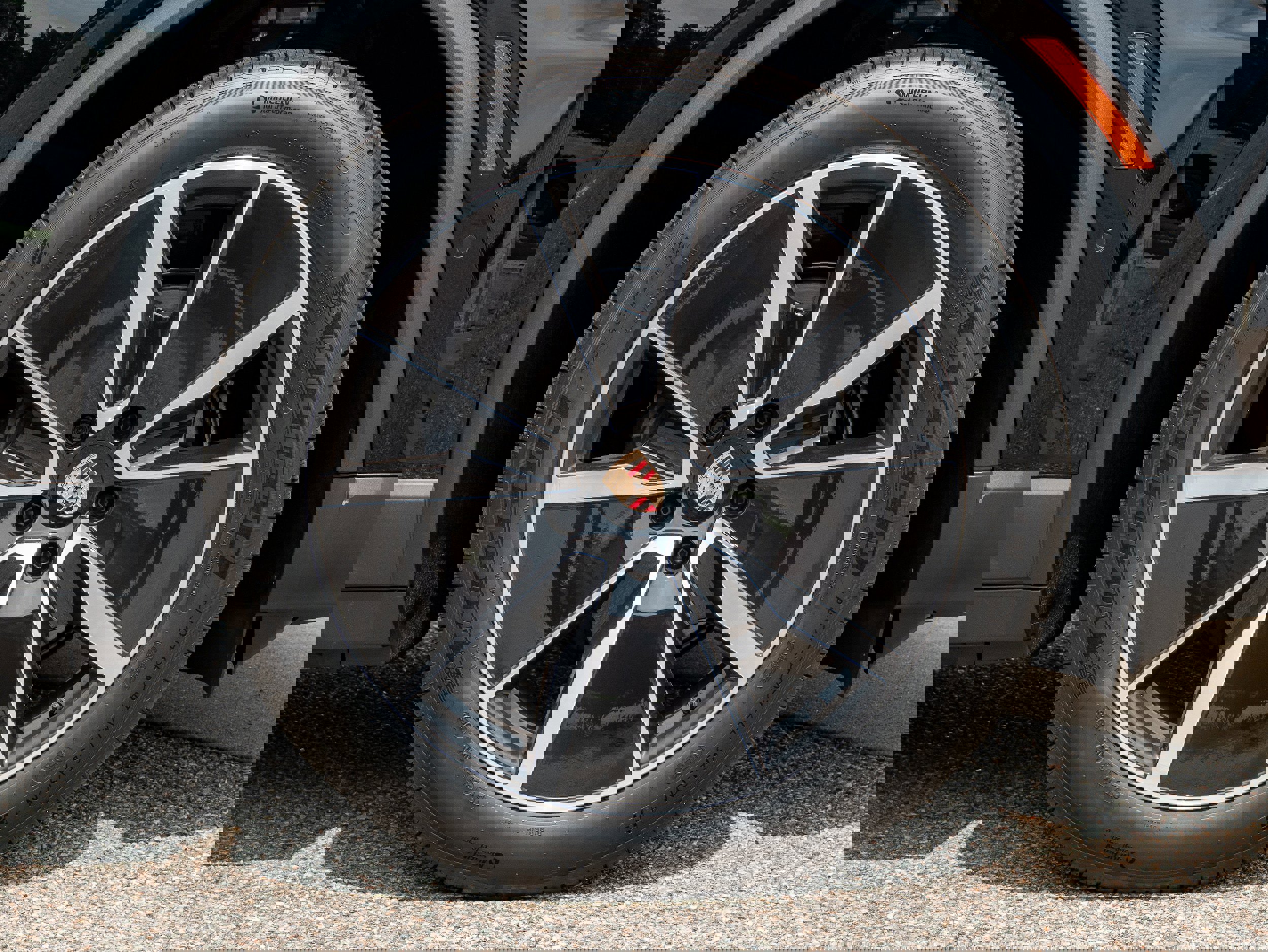 New 2025 Porsche Macan 4 Electric image 13