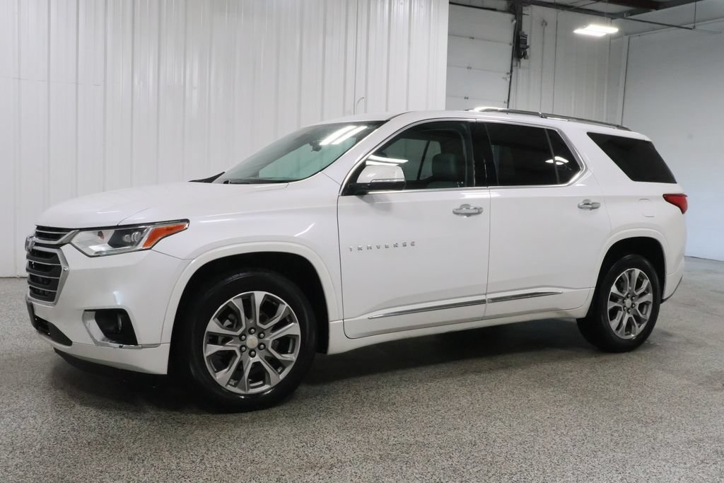 Used 2019 Chevrolet Traverse Premier w/ Driver Confidence II Package FWD image 2