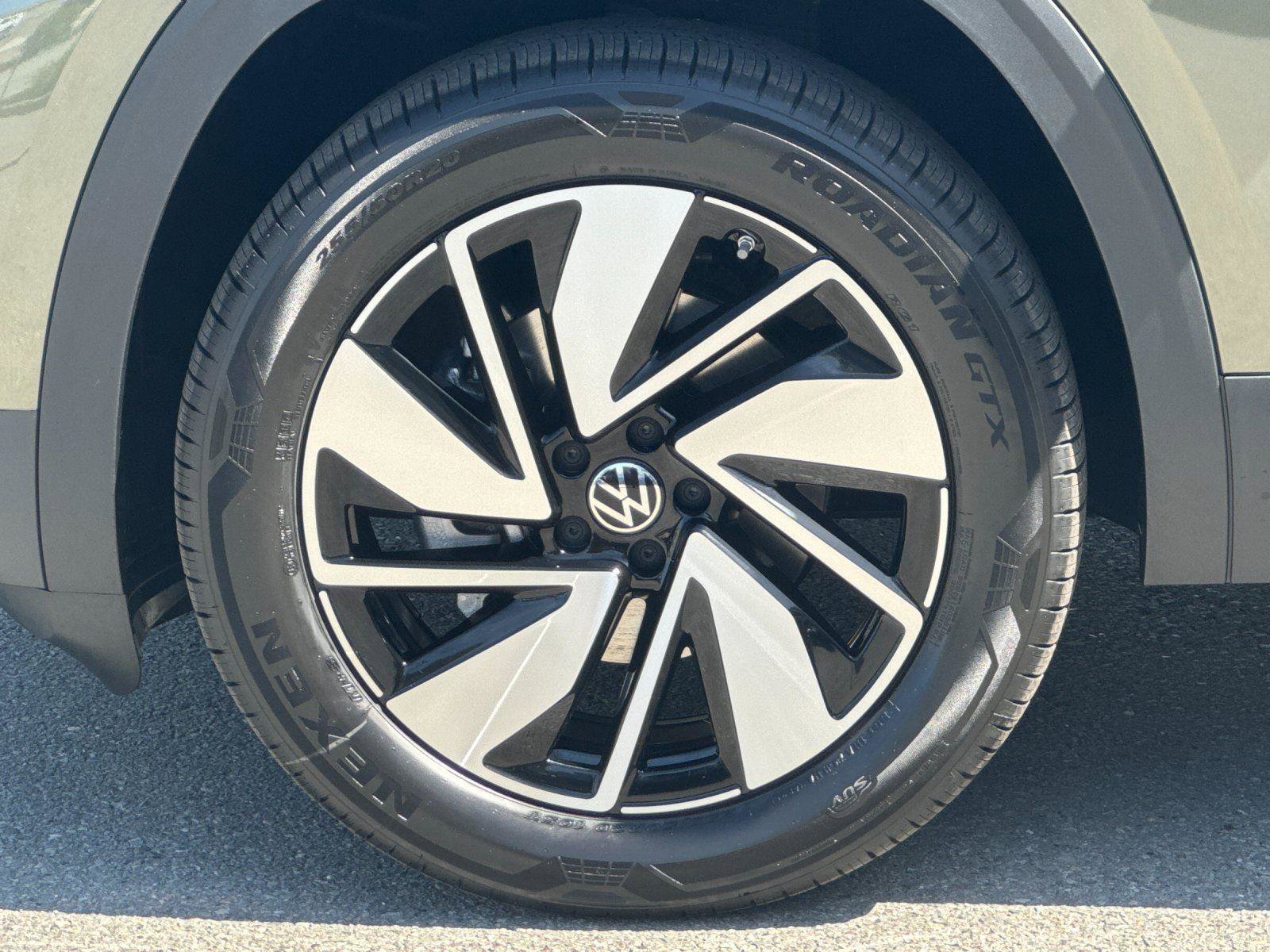 New 2026 Volkswagen Atlas SE image 25