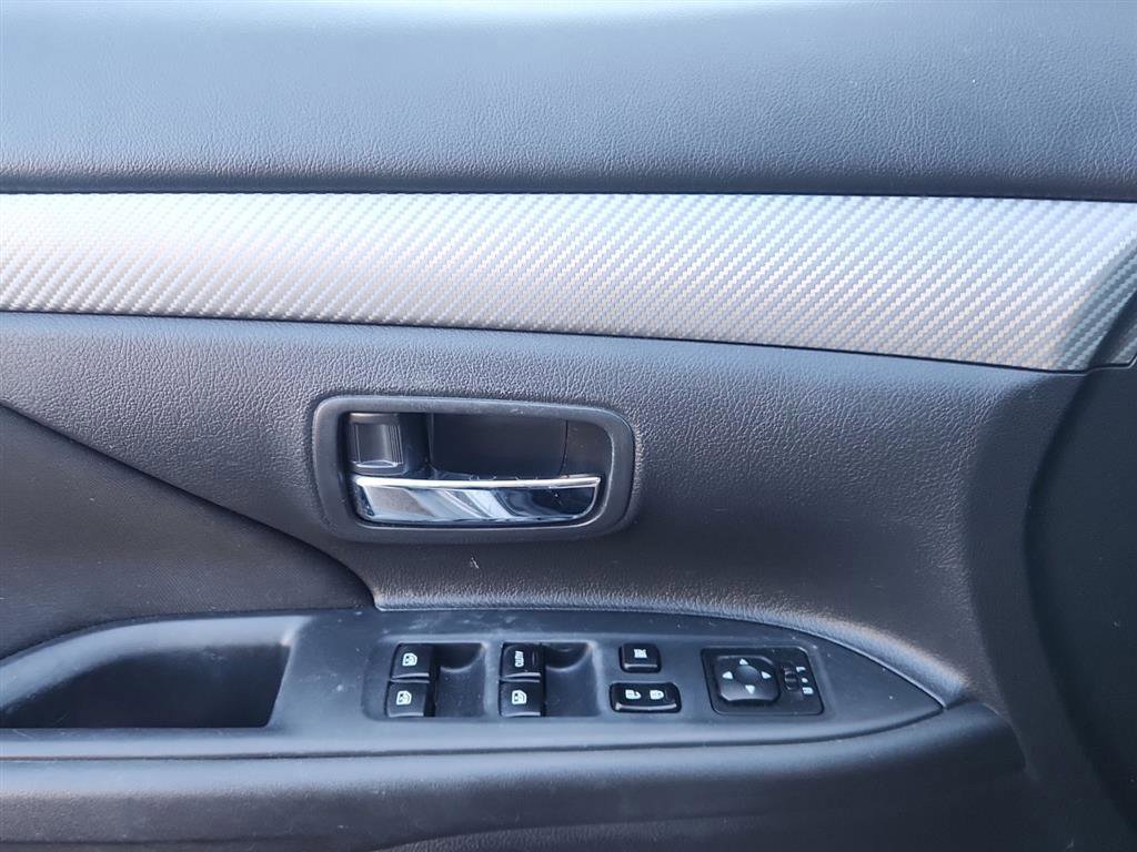 Used 2018 Mitsubishi Outlander ES image 11