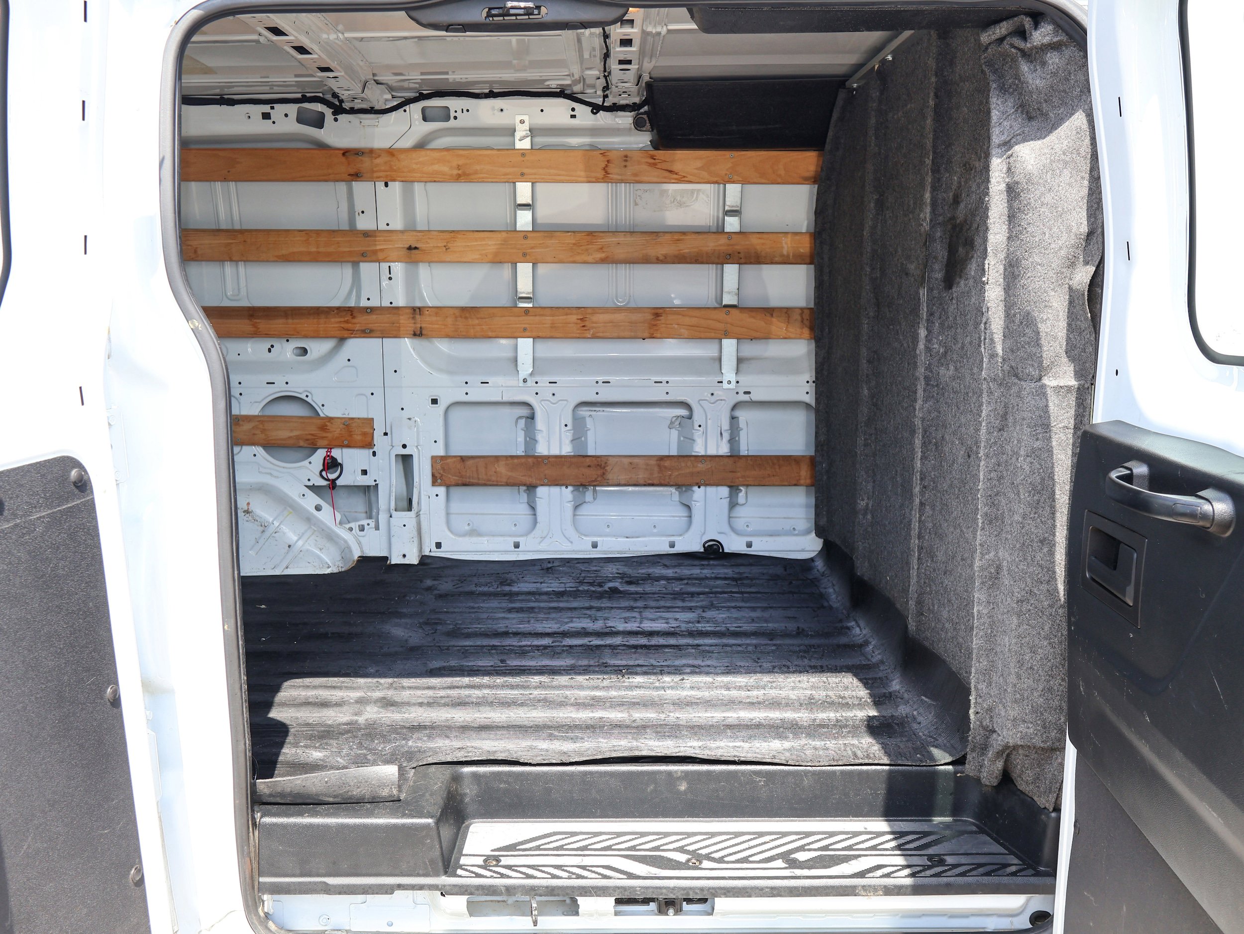 Used 2016 Ford Transit 250 130 Low Roof w/ Exterior Upgrade Package RWD image 9