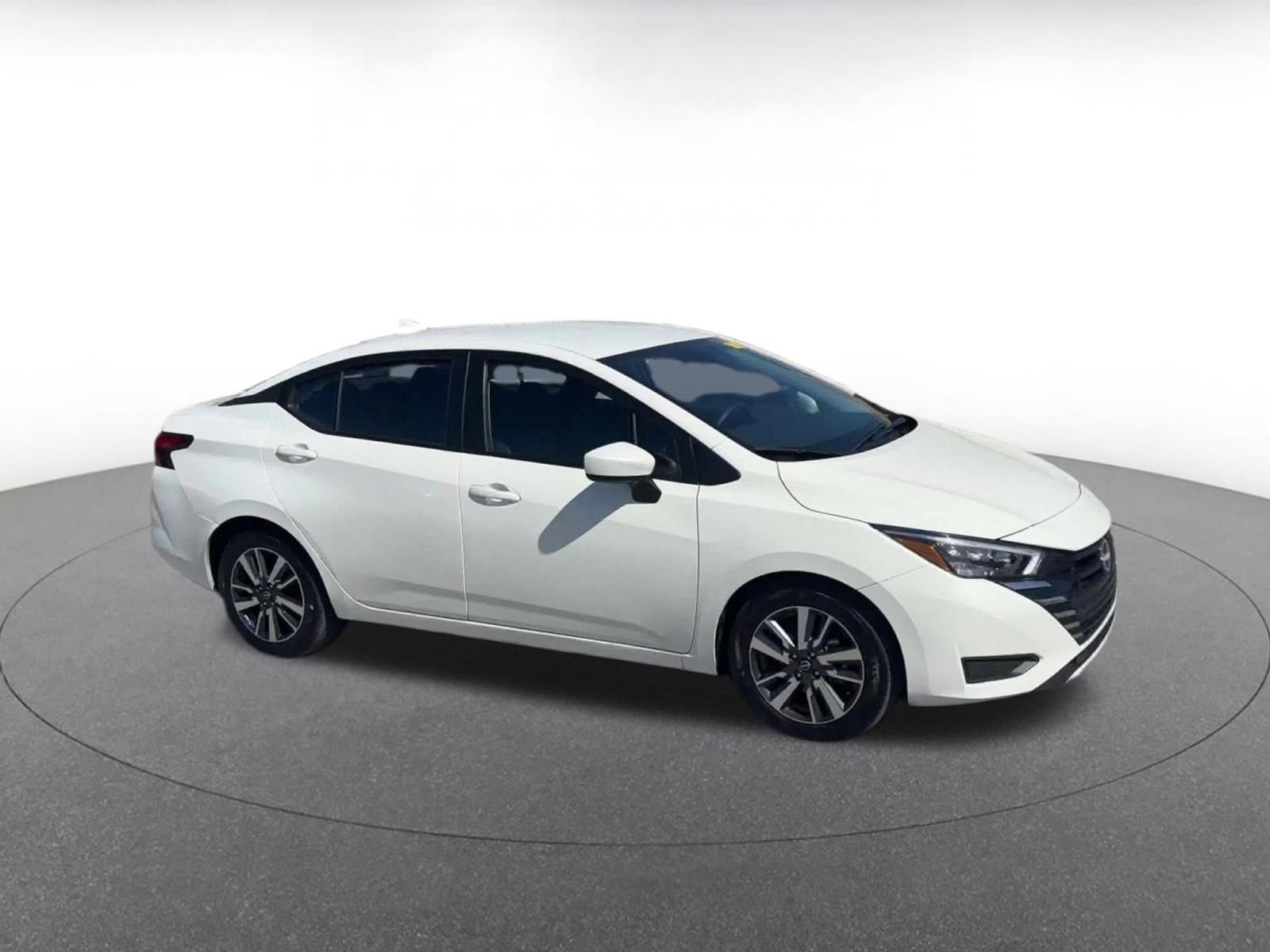 Used 2025 Nissan Versa SV video 2