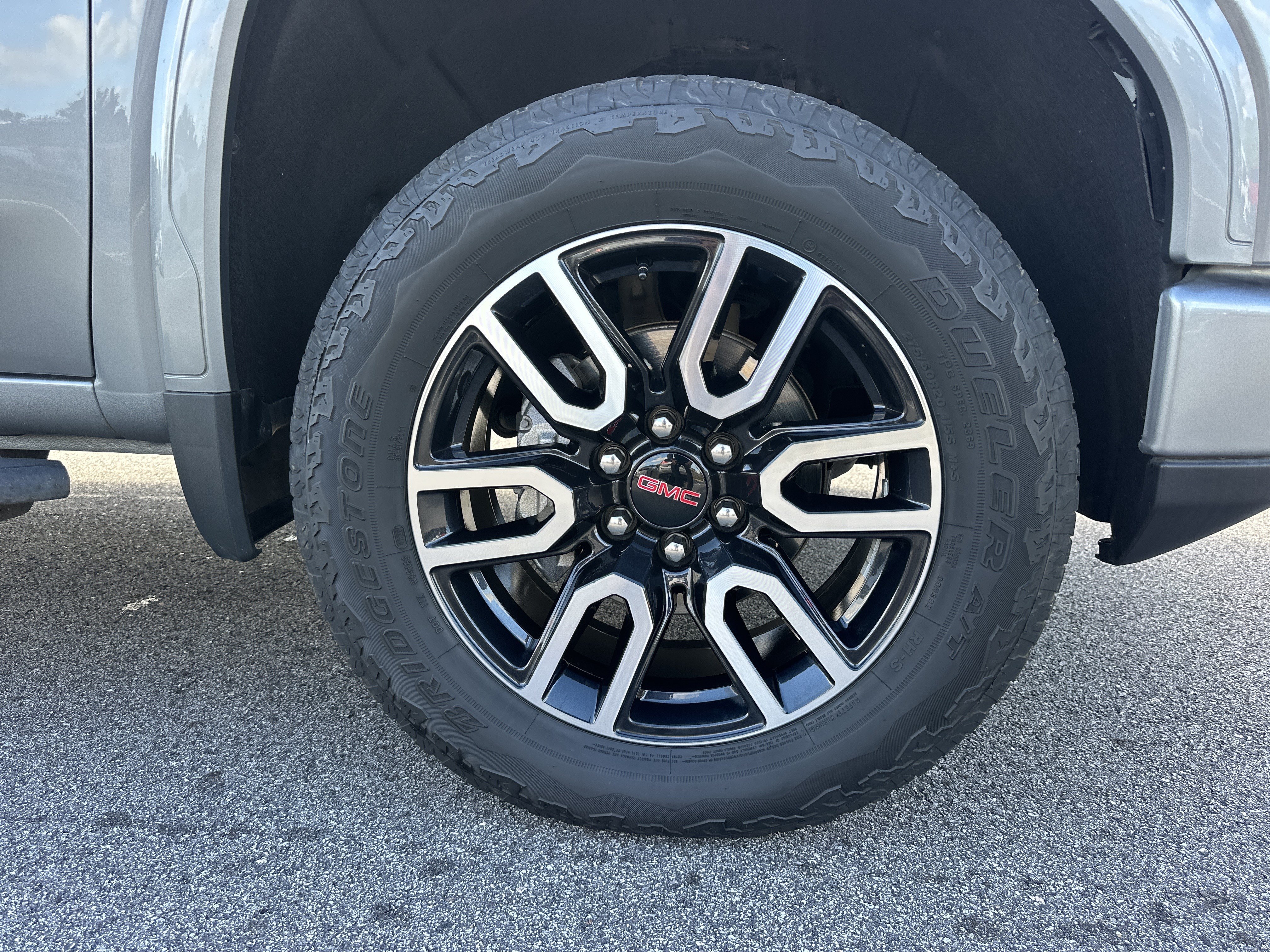 Used 2025 GMC Sierra 1500 AT4 w/ Technology Package AWD/4WD image 13