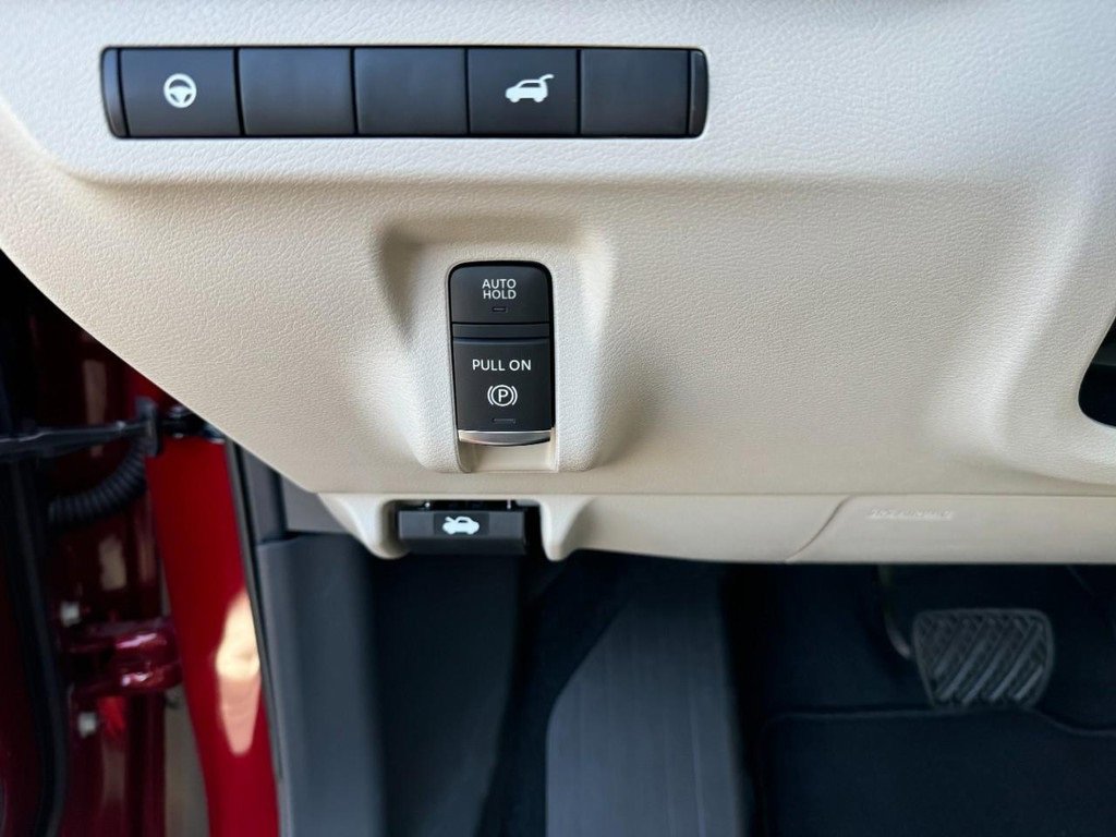 Used 2025 Nissan Murano SV image 15