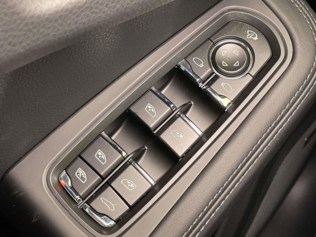 New 2026 Porsche Macan Turbo image 39