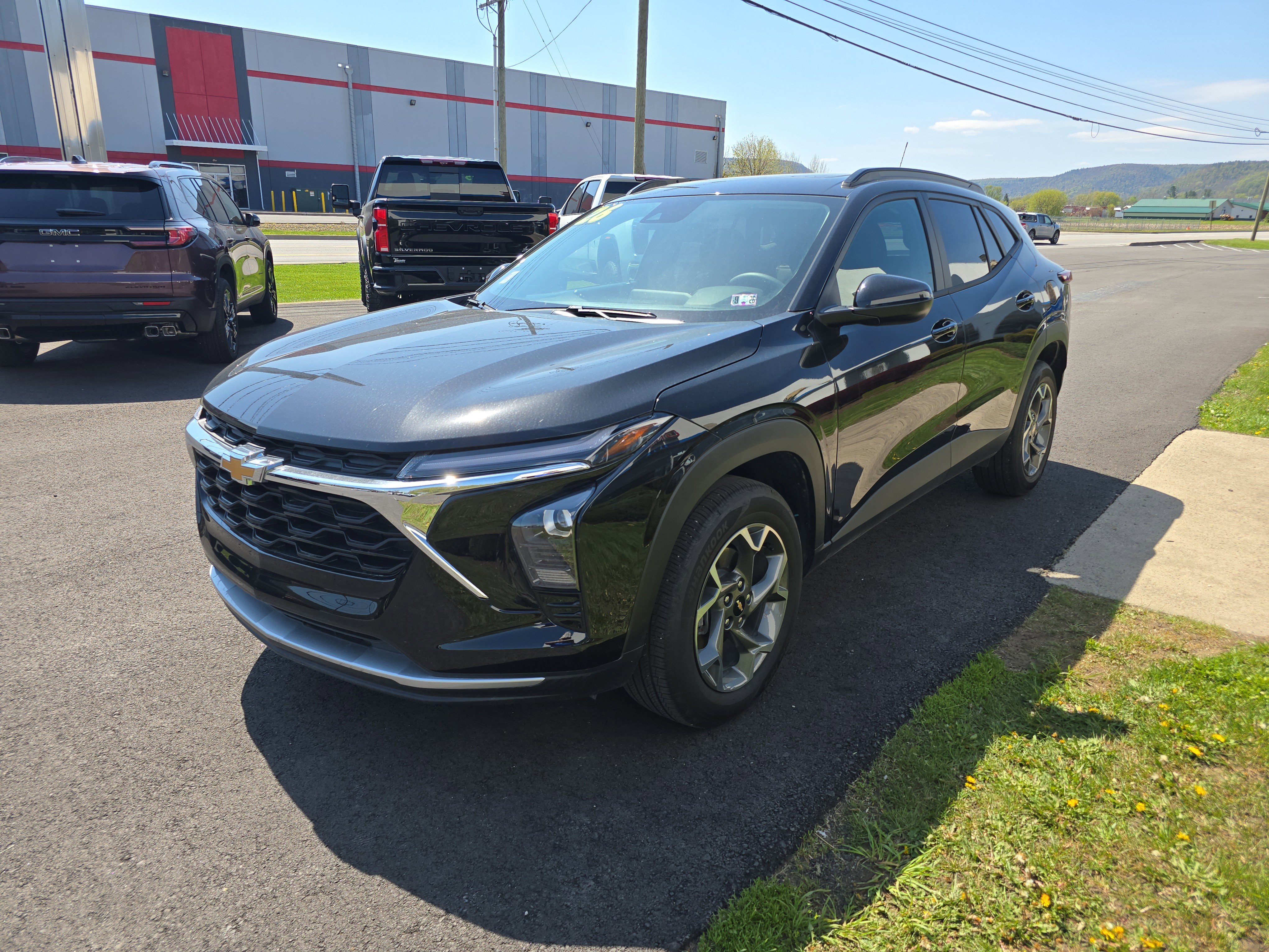 Used 2026 Chevrolet Trax LT w/ Sunroof Package FWD image 8