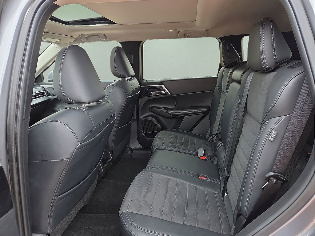 Used 2024 Mitsubishi Outlander SE AWD/4WD image 17