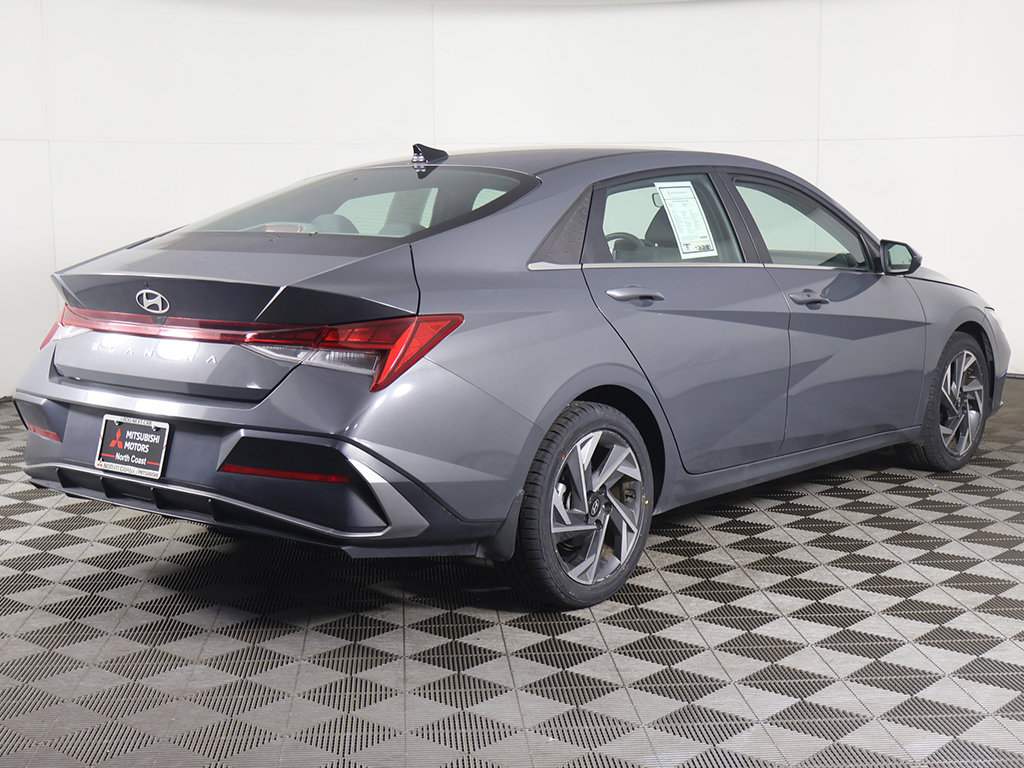 Used 2024 Hyundai Elantra SEL w/ Convenience Package FWD image 12