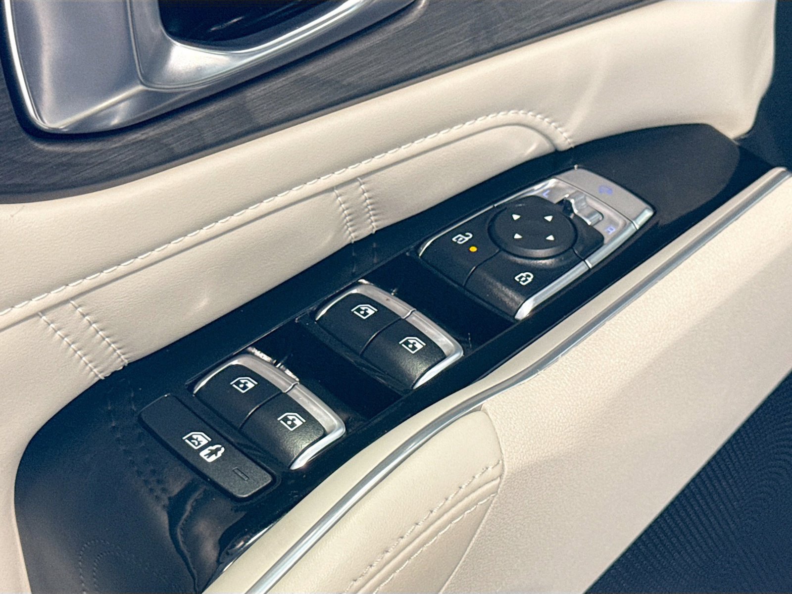 Used 2025 Kia Sorento SX image 8