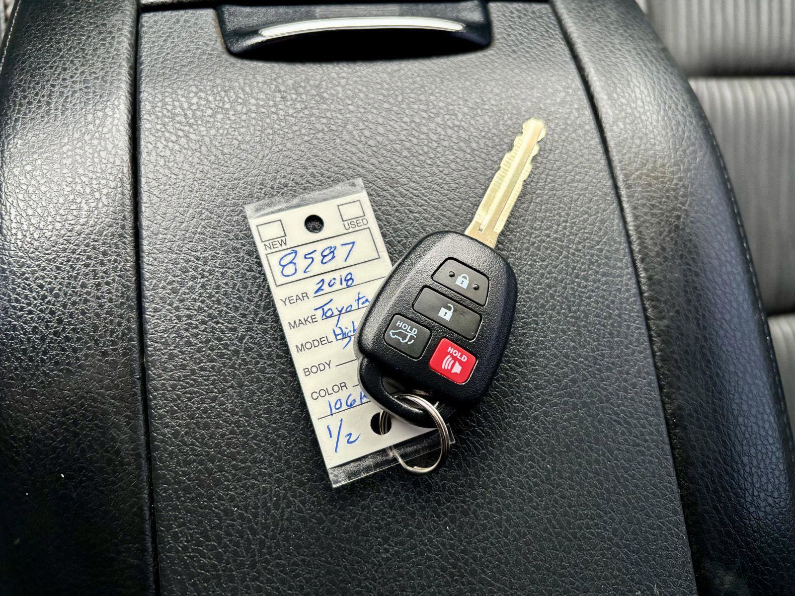 Used 2018 Toyota Highlander Plus AWD/4WD image 10