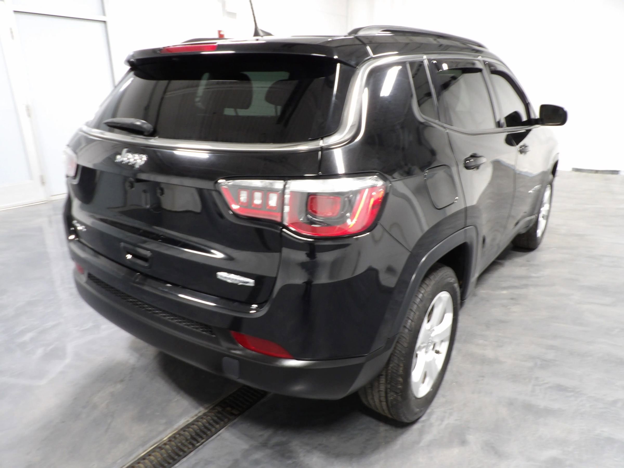 Used 2020 Jeep Compass Latitude AWD/4WD image 4