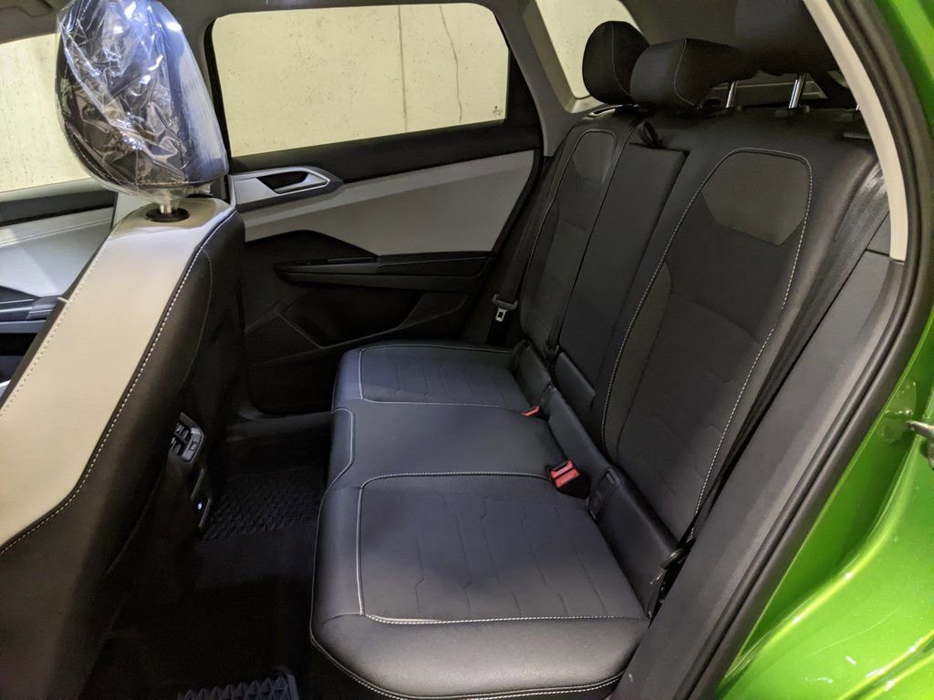 New 2025 Volkswagen Taos SE image 23