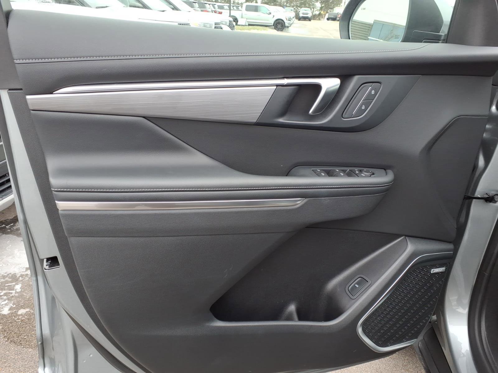 Used 2025 Buick Enclave Preferred image 12