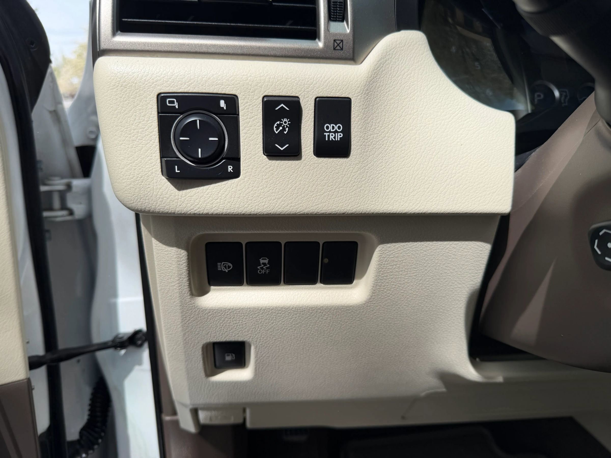Used 2016 Lexus GX 460 w/ Premium Package AWD/4WD image 17