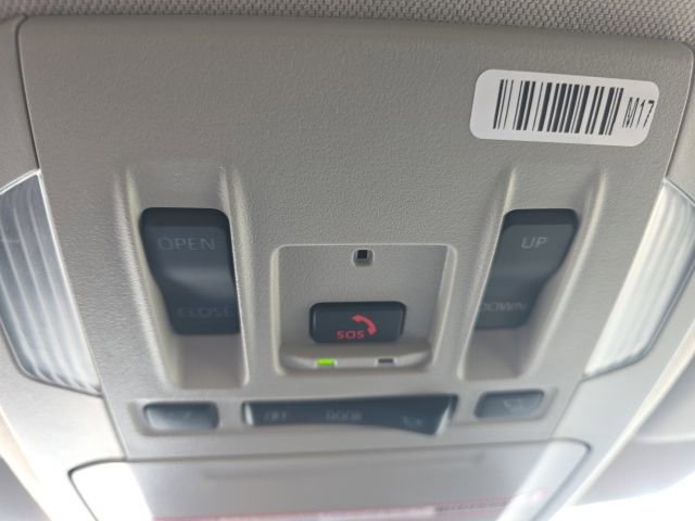 Used 2024 Toyota Highlander XLE AWD/4WD image 25