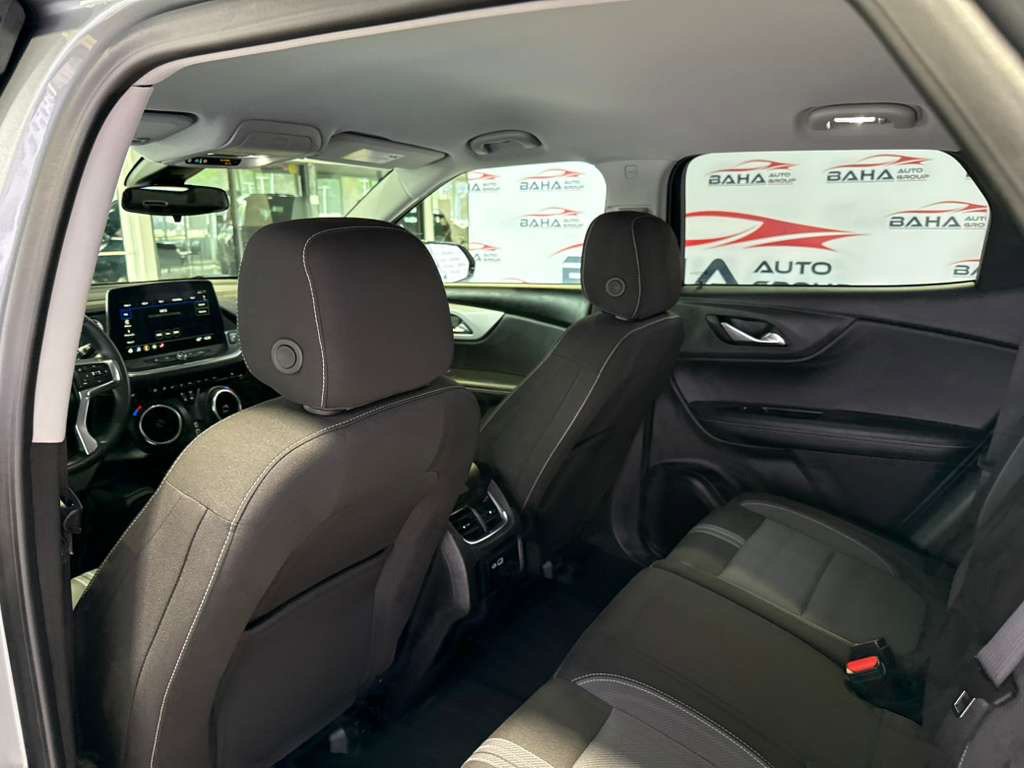 Used 2025 Chevrolet Blazer LT AWD/4WD image 40
