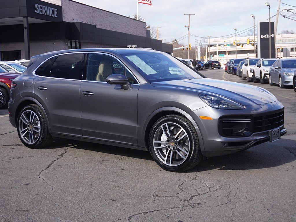 Used 2020 Porsche Cayenne Turbo image 2
