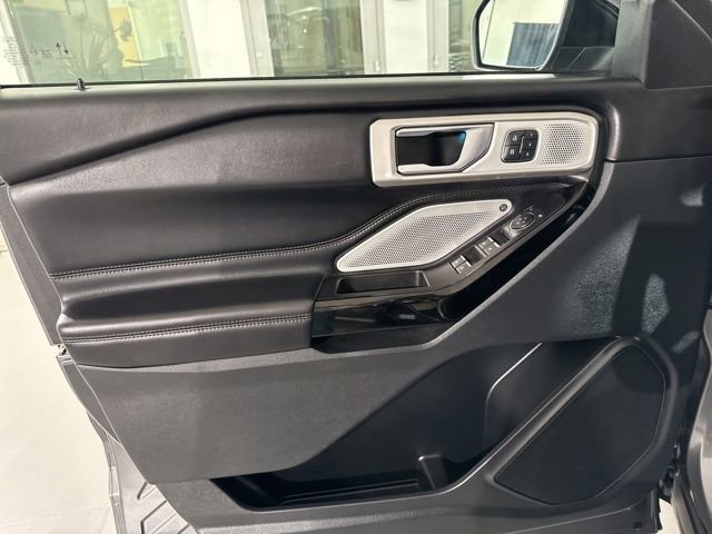 Used 2022 Ford Explorer Platinum w/ Equipment Group 601A image 25