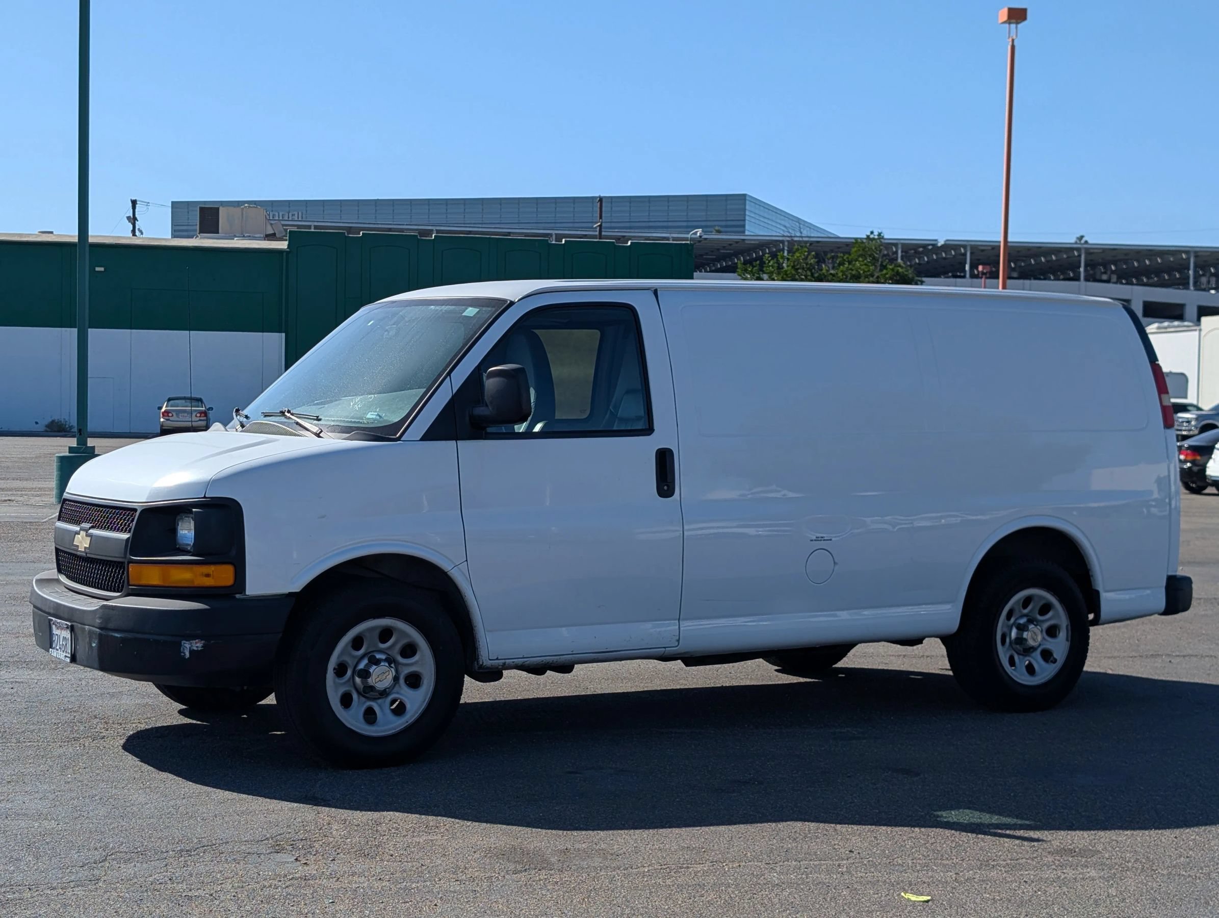 Used 2011 Chevrolet Express 1500 RWD image 3