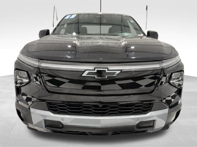 Used 2025 Chevrolet Silverado EV LT image 9