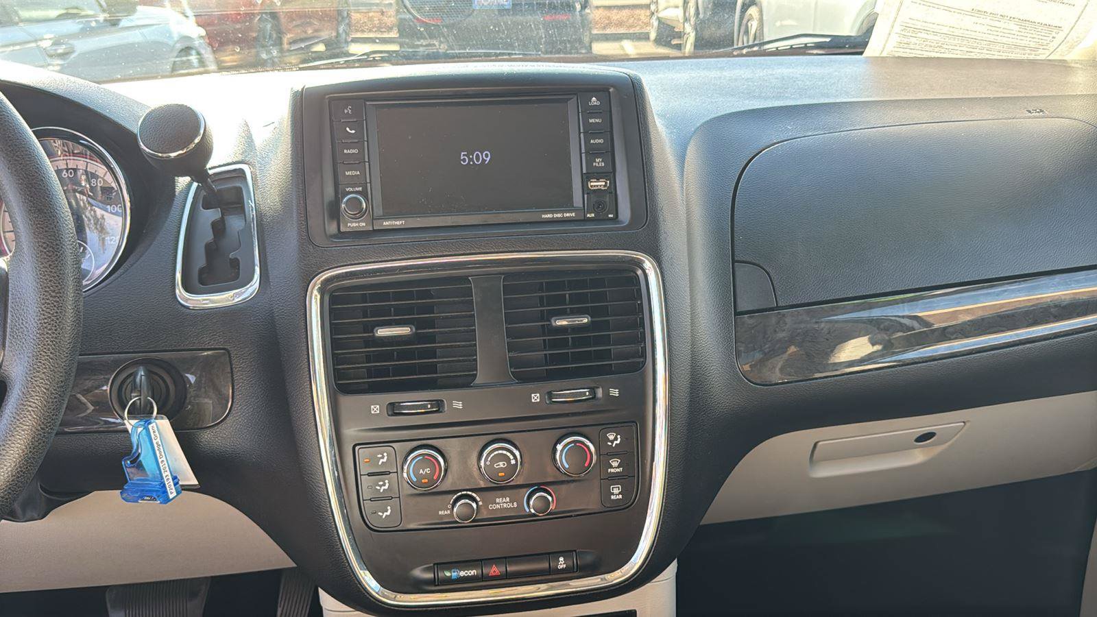 Used 2019 Dodge Grand Caravan SE FWD image 14