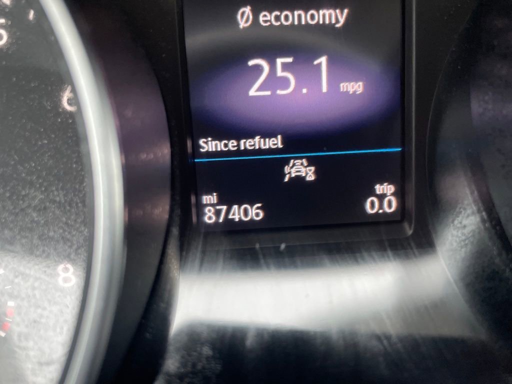 Used 2021 Volkswagen Tiguan SE w/ Panoramic Sunroof Package image 30