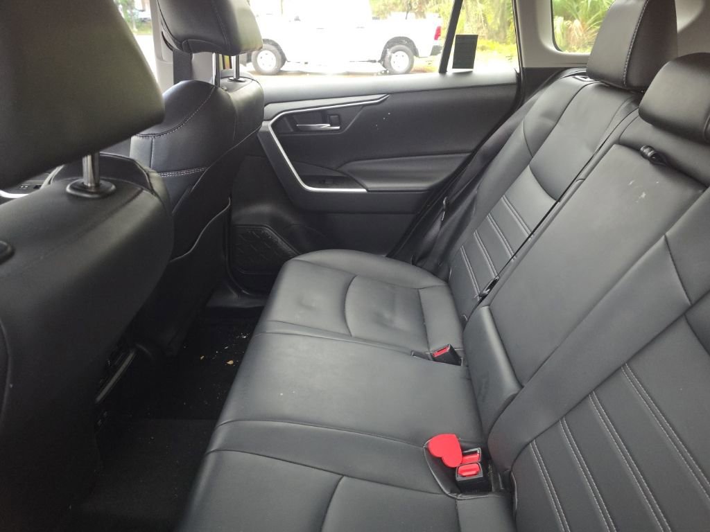 Used 2021 Toyota RAV4 XLE Premium image 11