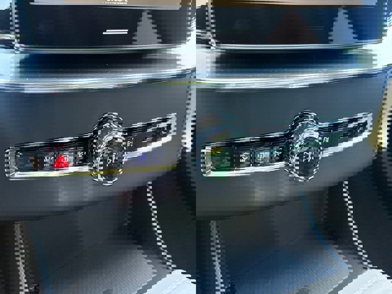 New 2026 Volvo XC90 B6 Ultra w/ Lounge Package image 16