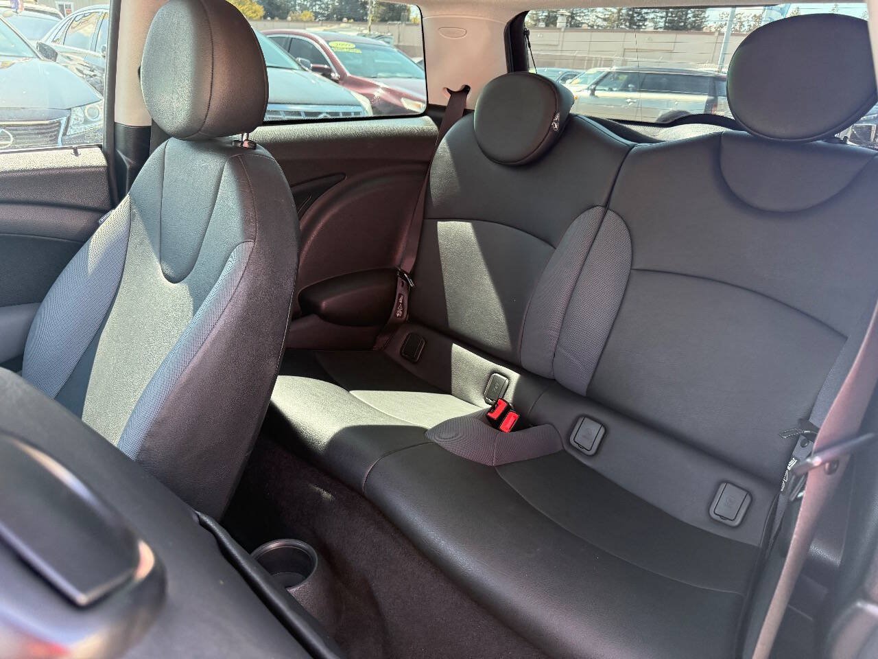 Used 2010 MINI Cooper Hardtop FWD image 12