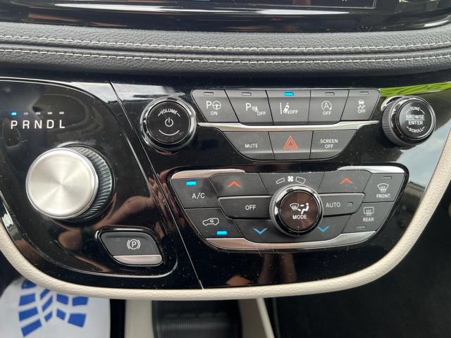 Used 2023 Chrysler Pacifica Touring-L AWD/4WD image 30