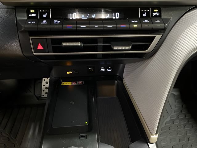 Used 2025 Toyota Camry SE w/ Convenience Package AWD/4WD image 19
