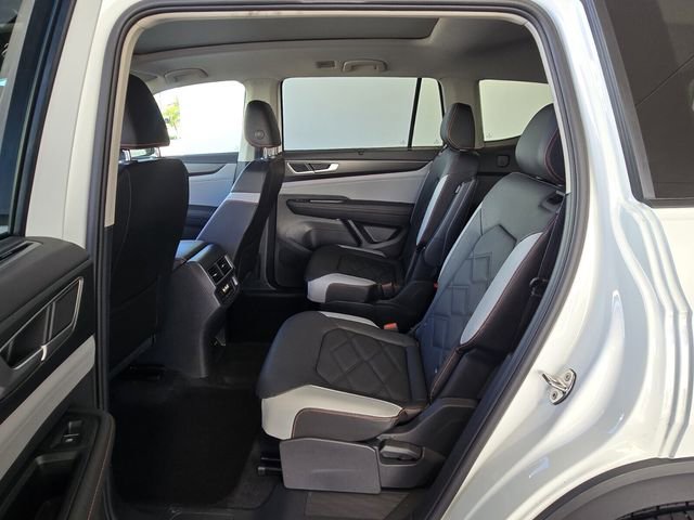 Certified 2025 Volkswagen Atlas Peak Edition SE image 17