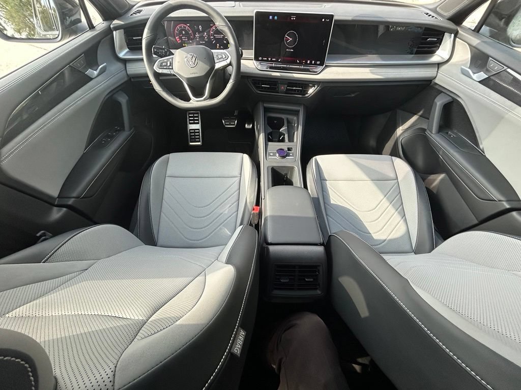 New 2026 Volkswagen Tiguan SE R-Line FWD image 9