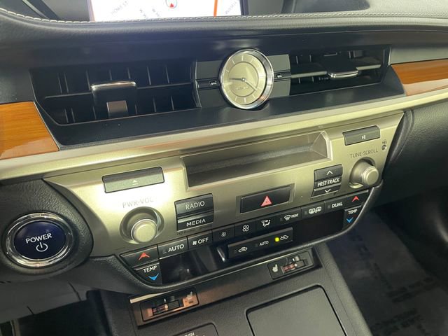 Used 2013 Lexus ES 300h image 8