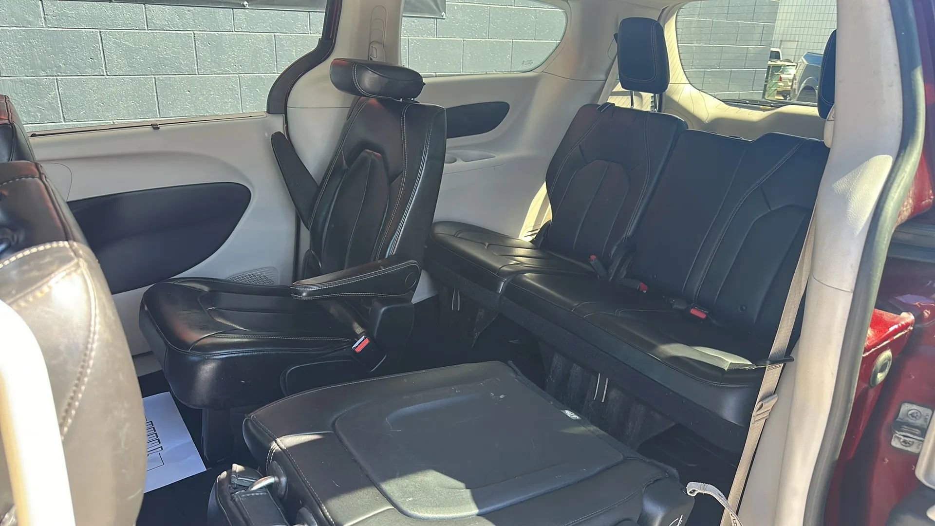 Used 2021 Chrysler Voyager Lxi image 17