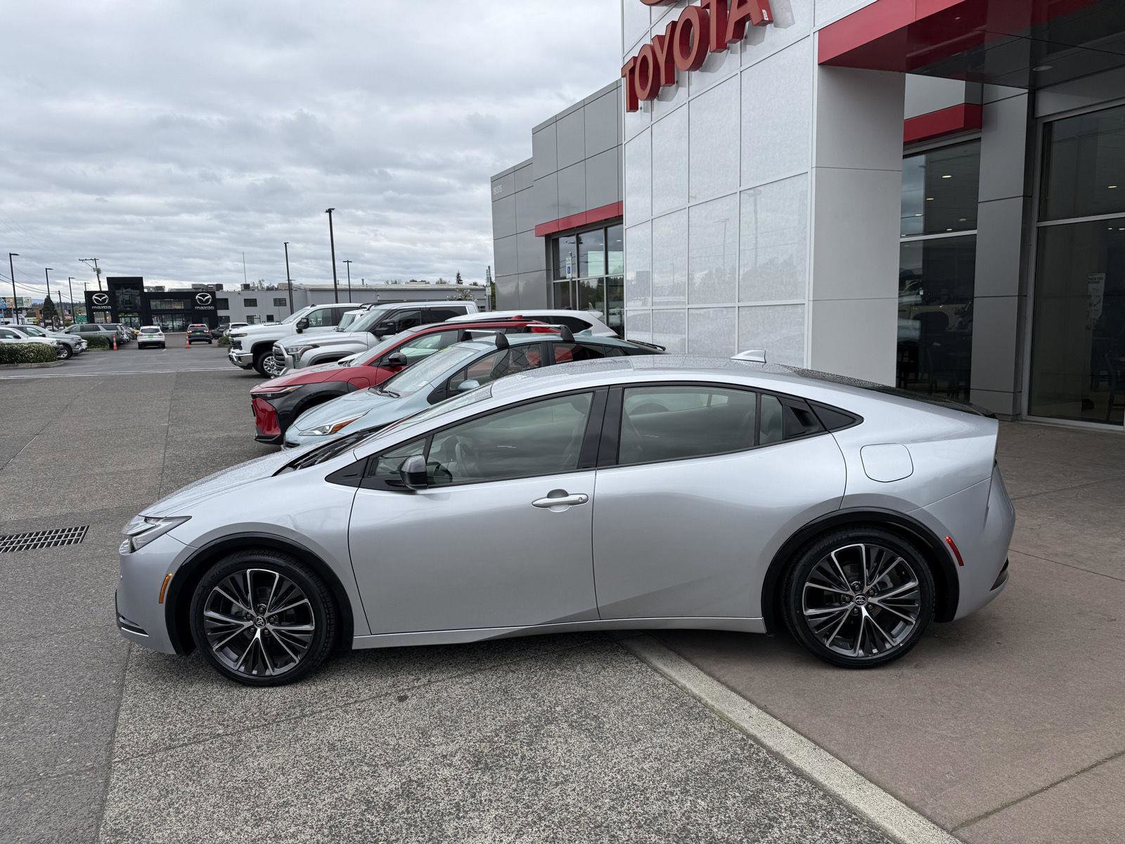 Used 2023 Toyota Prius XLE image 3