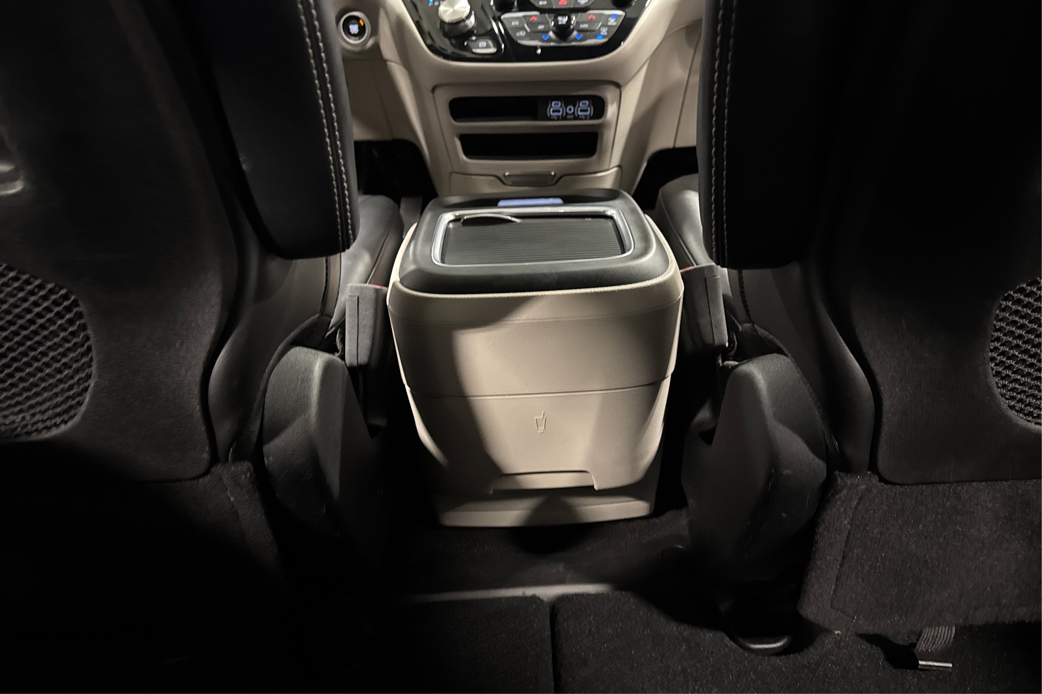Used 2024 Chrysler Pacifica Touring-L FWD image 37