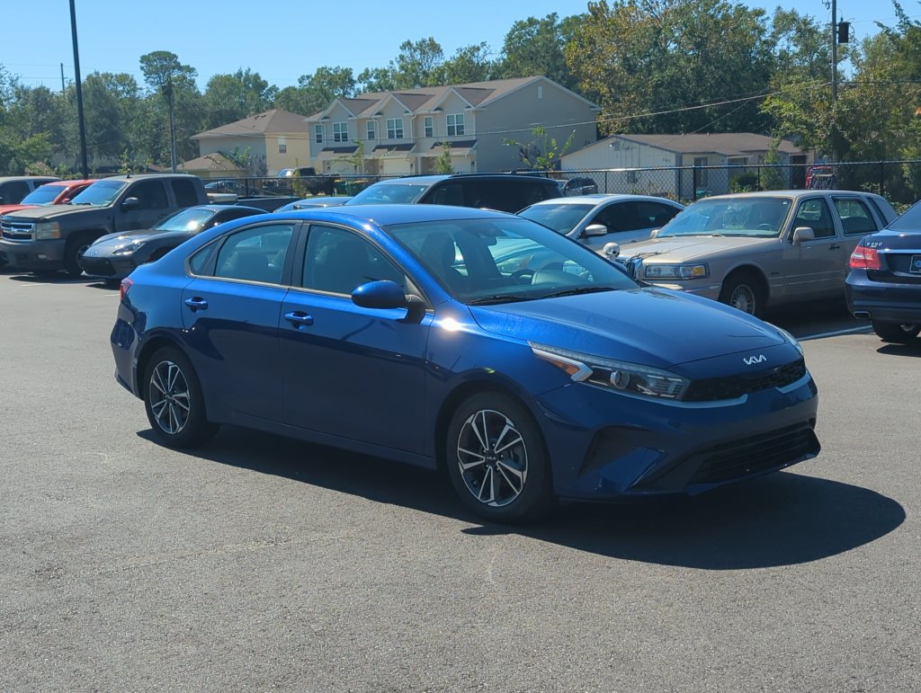 Used 2023 Kia Forte LXS FWD image 9
