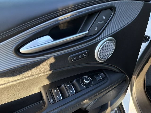 Used 2024 Alfa Romeo Stelvio Veloce AWD/4WD image 16