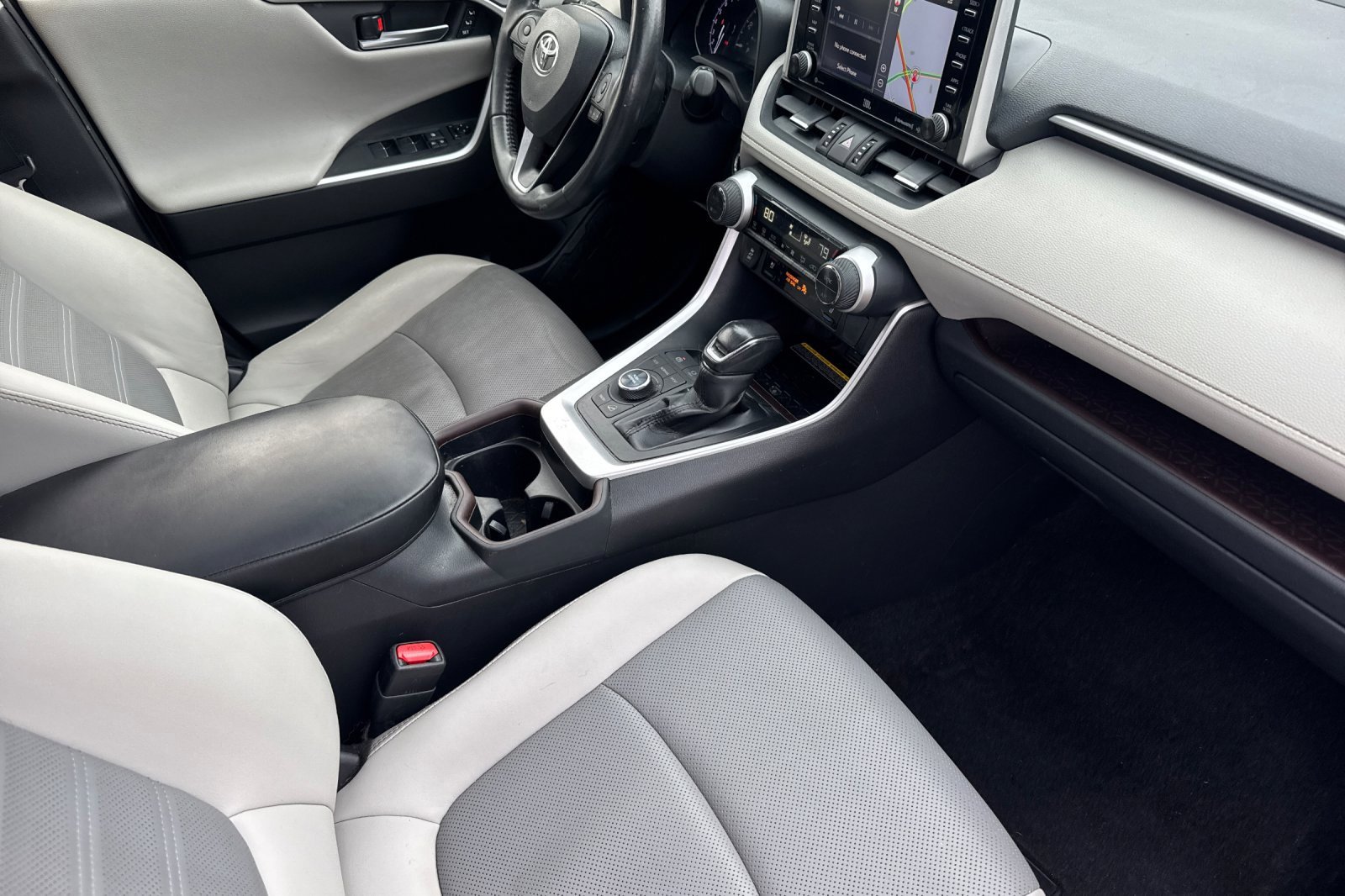 Used 2020 Toyota RAV4 Limited image 19