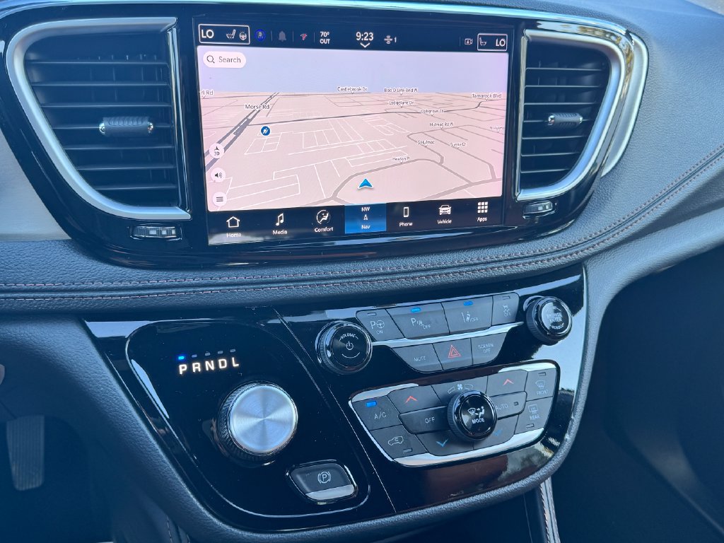 Used 2024 Chrysler Pacifica Pinnacle FWD image 25