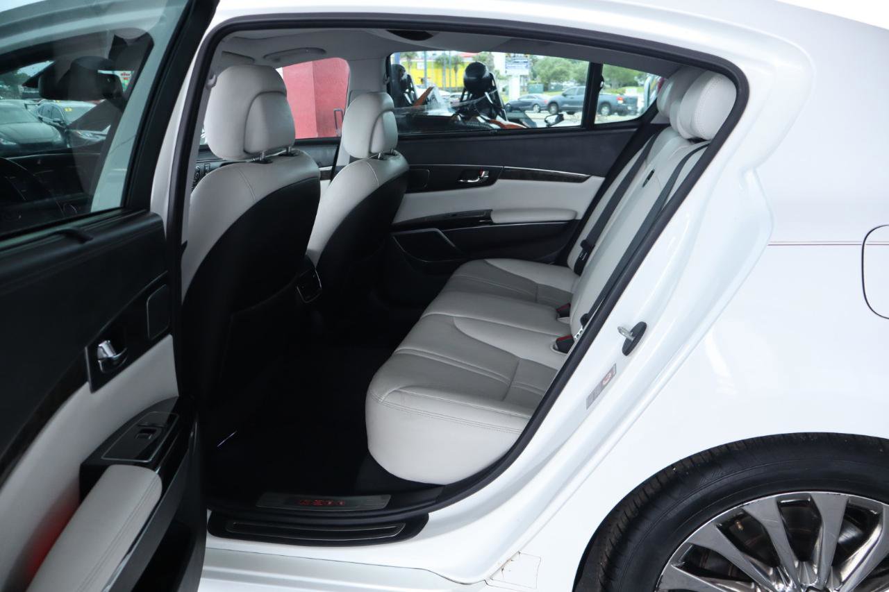 Used 2016 Kia K900 Luxury image 29