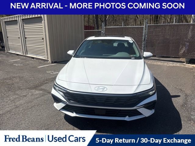 Used 2025 Hyundai Elantra SEL image 2